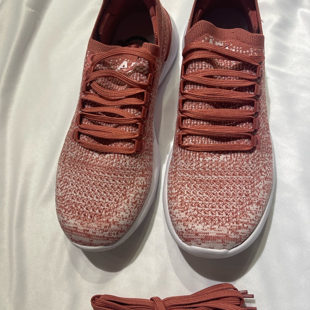 NWT APL Women Tech Loom SZ 7.5